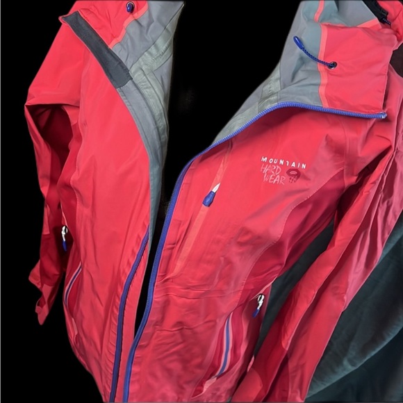 Women’s sz M Mountain Hardwear Rain Jacket - Picture 3 of 12